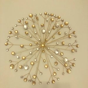 Good and silve accent wall decor